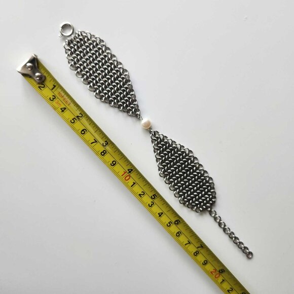 Dainty classic medieval silver chainmail bracelet with a real pearl - Picture 9 of 9